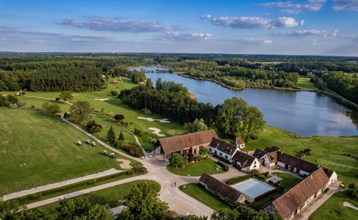 L'hötel du Château est proche du golf de Cheverny, à 8kilomètres